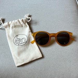 Baby Mocs Sunglasses in yellow NWT